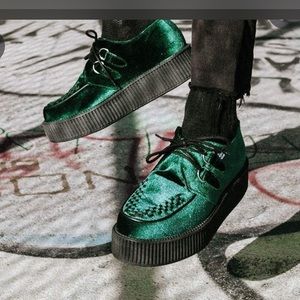 Tuk velvet emerald green creepers